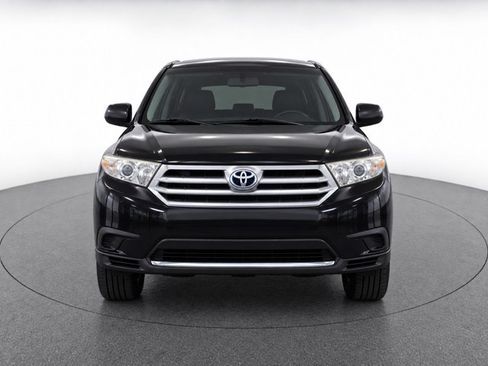 Used 2013 Toyota Highlander FWD image 2
