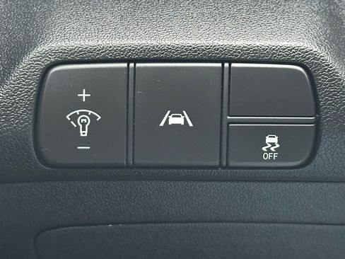 Used 2023 Hyundai Elantra Limited image 31