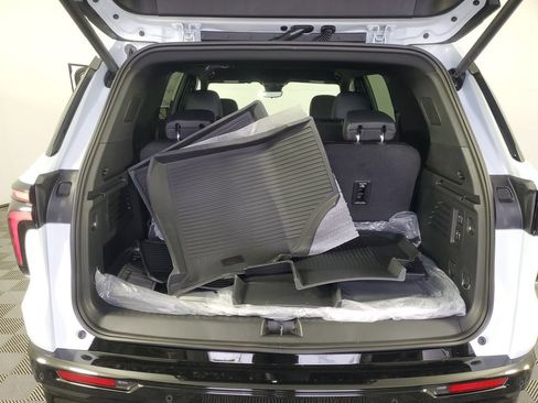 New 2026 Chevrolet Traverse RS w/ LPO, Floor Liner Package FWD image 33