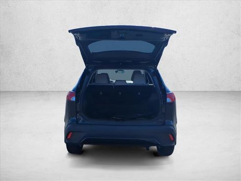 Used 2025 Toyota Corolla Cross LE image 6