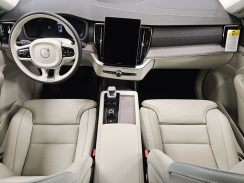 New 2026 Volvo XC90 T8 Ultra w/ Protection Package Premier AWD/4WD image 16
