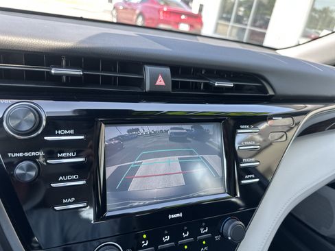 Used 2020 Toyota Camry LE FWD image 18