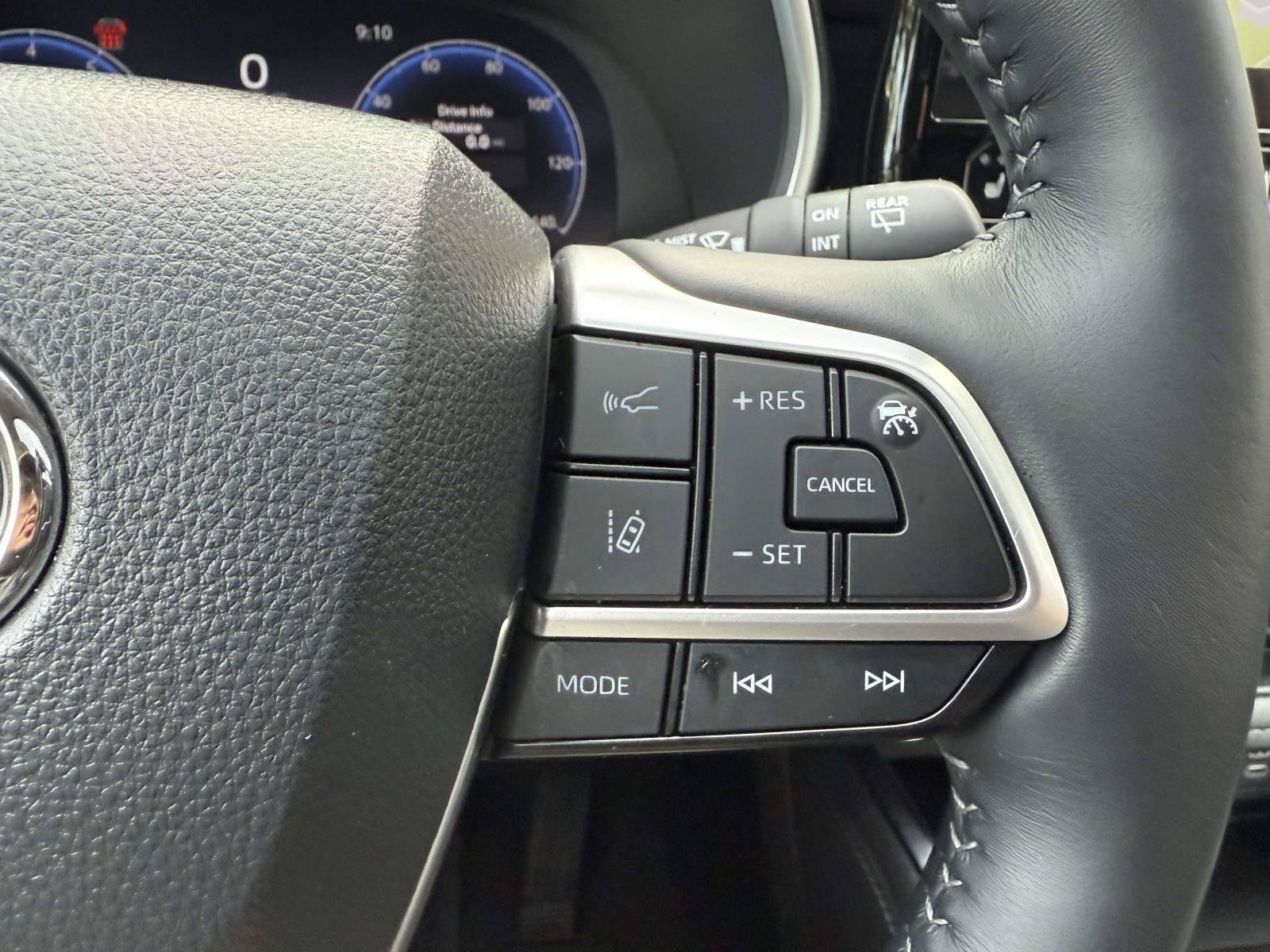 Used 2026 Toyota Highlander Limited AWD/4WD image 22