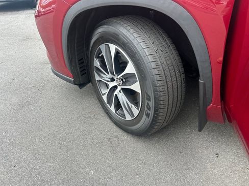 Used 2022 Toyota Highlander XLE image 27