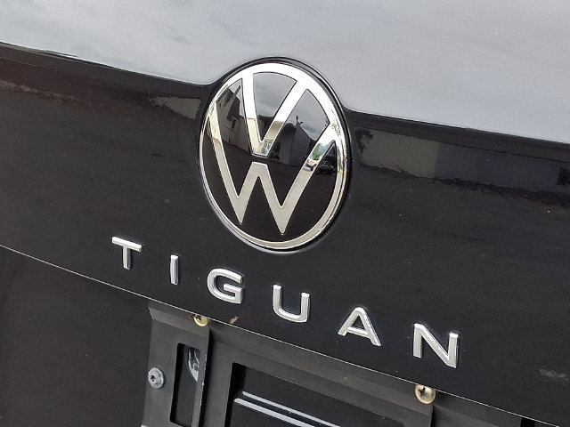 Used 2022 Volkswagen Tiguan SE AWD/4WD image 32