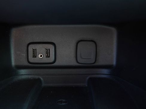 Used 2018 Chevrolet Equinox Premier image 31