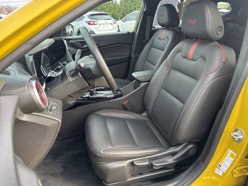 Used 2024 Chevrolet Trax RS w/ Sunroof Package image 10