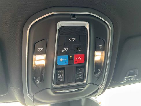 New 2025 Jeep Grand Cherokee L Altitude image 24