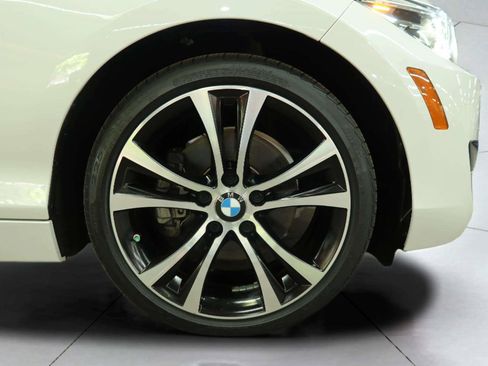 Used 2020 BMW 230i Convertible w/ Premium Package RWD image 47
