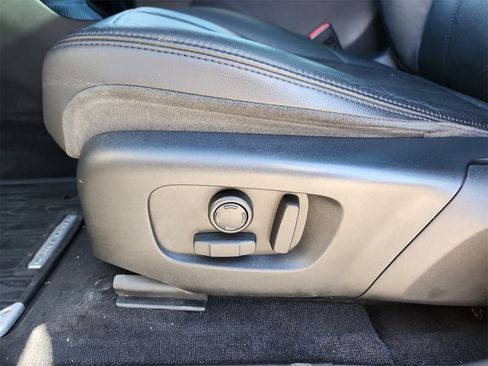 Used 2020 Land Rover Range Rover Evoque R-Dynamic SE image 11