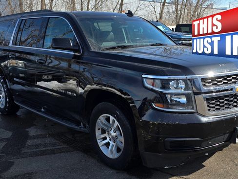 Used 2018 Chevrolet Suburban LT image 2