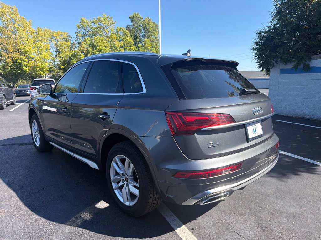 Used 2023 Audi Q5 2.0T Premium w/ Convenience Package AWD/4WD image 3