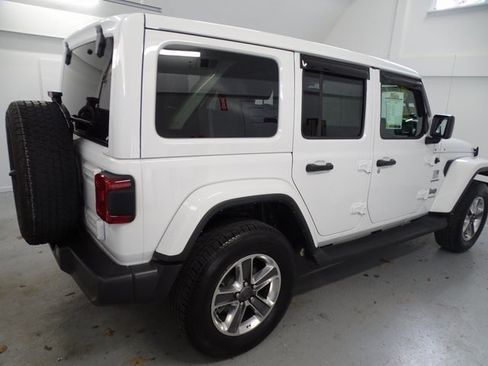 Certified 2022 Jeep Wrangler Unlimited Sahara w/ Cold Weather Group image 23