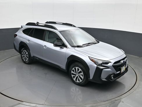 Used 2023 Subaru Outback Premium image 15