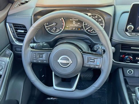 Used 2023 Nissan Rogue SV w/ SV Premium B Package FWD image 19