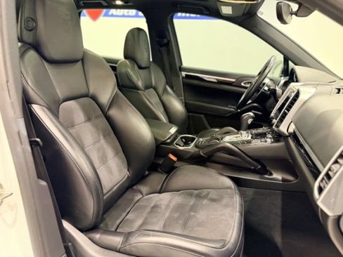 Used 2018 Porsche Cayenne Platinum Edition AWD/4WD image 32
