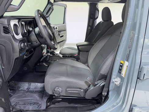 Used 2024 Jeep Wrangler Unlimited image 13