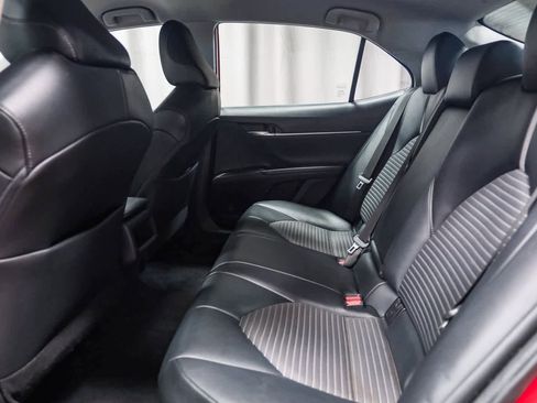 Used 2022 Toyota Camry SE image 19