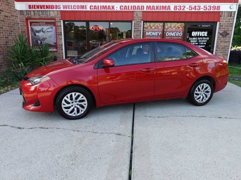 Used 2018 Toyota Corolla LE FWD image 1
