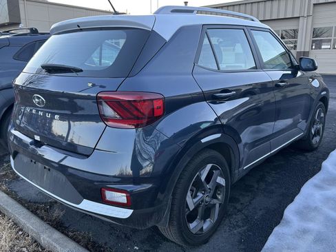 Certified 2024 Hyundai Venue Limited image 2