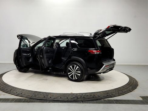 Used 2024 Nissan Pathfinder Platinum w/ Lighting Package (N93) image 13