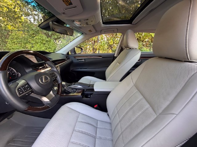 Used 2017 Lexus ES 350 w/ Luxury Package FWD image 21