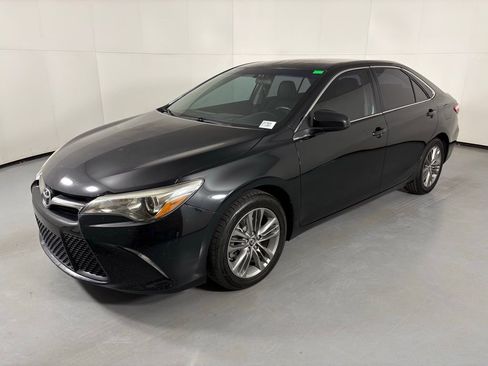 Used 2015 Toyota Camry SE FWD image 4