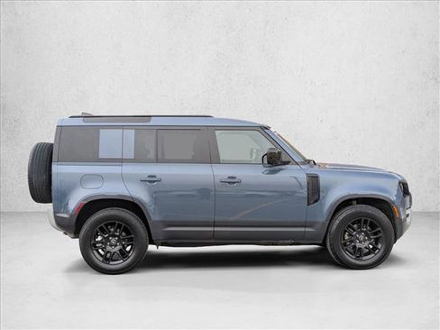 Used 2025 Land Rover Defender 110 S image 4