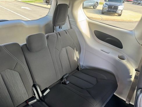 Used 2022 Chrysler Voyager LX FWD image 18