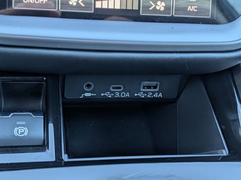 Used 2025 Subaru Outback Premium image 31