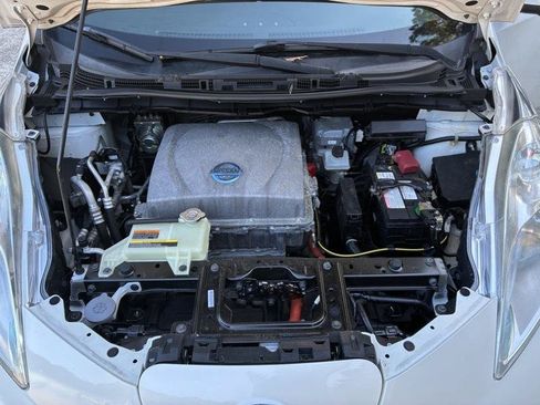 Used 2014 Nissan Leaf SV w/ Premium Package FWD image 46
