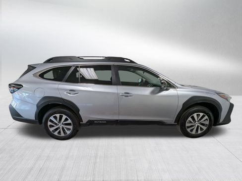 Used 2025 Subaru Outback Premium image 11