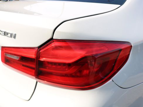 Used 2020 BMW 530i xDrive w/ Convenience Package image 10