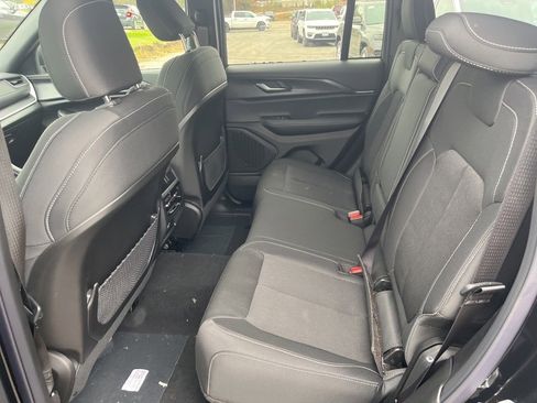 New 2025 Jeep Grand Cherokee Laredo X image 15