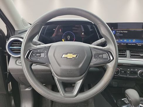 Used 2024 Chevrolet Trax LT FWD image 18