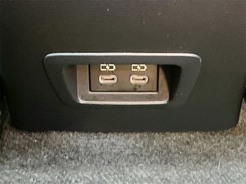 Used 2024 Toyota Corolla Cross XLE image 27