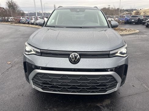 New 2026 Volkswagen Taos SE image 2