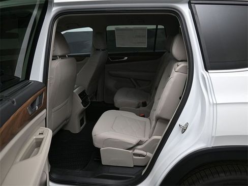 New 2026 Volkswagen Atlas SE image 11