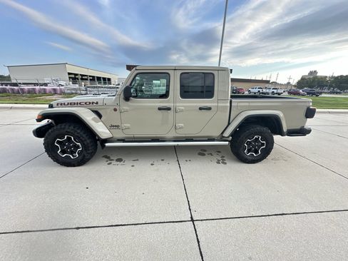 Used 2022 Jeep Gladiator Rubicon w/ LED Lighting Group AWD/4WD image 11