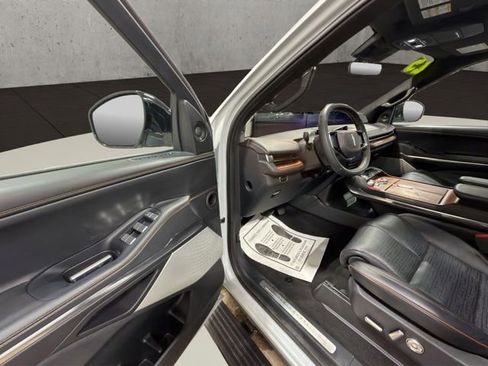 Used 2025 Lincoln Navigator Black Label AWD/4WD image 11