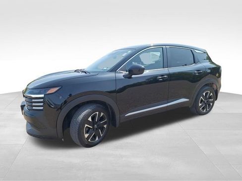 Certified 2025 Nissan Kicks SV AWD/4WD image 4