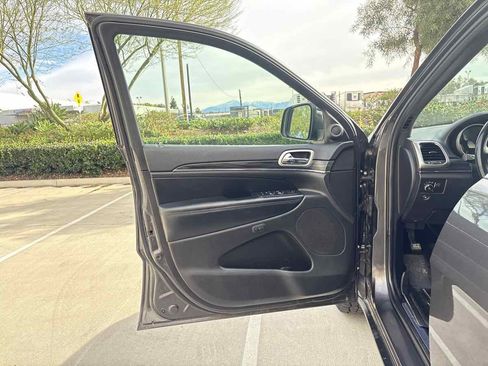 Used 2019 Jeep Grand Cherokee Limited w/ Trailer Tow Group IV image 20