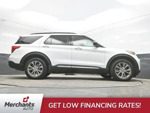 Used 2022 Ford Explorer XLT w/ Equipment Group 202A AWD/4WD image 37