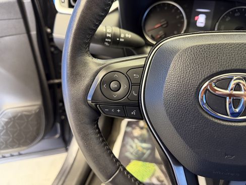 Used 2020 Toyota RAV4 XLE Premium AWD/4WD image 15