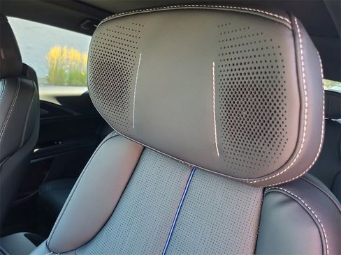 New 2025 Cadillac Lyriq Luxury image 12