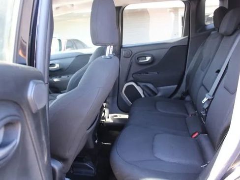 Used 2015 Jeep Renegade Latitude w/ Popular Equipment Group image 15