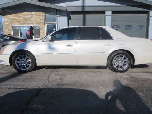 Used 2010 Cadillac DTS Luxury image 8