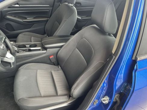 Used 2025 Nissan Altima 2.5 SV FWD image 17