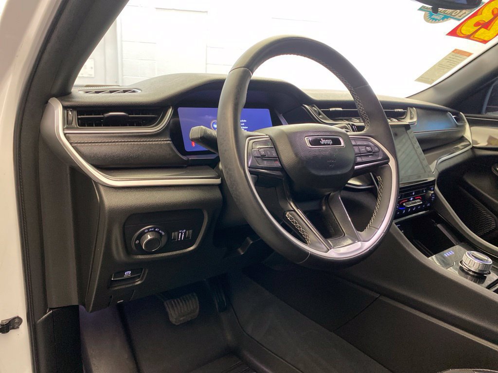 Used 2023 Jeep Grand Cherokee L Laredo RWD image 13