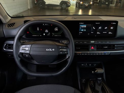 Used 2025 Kia K4 FWD image 13